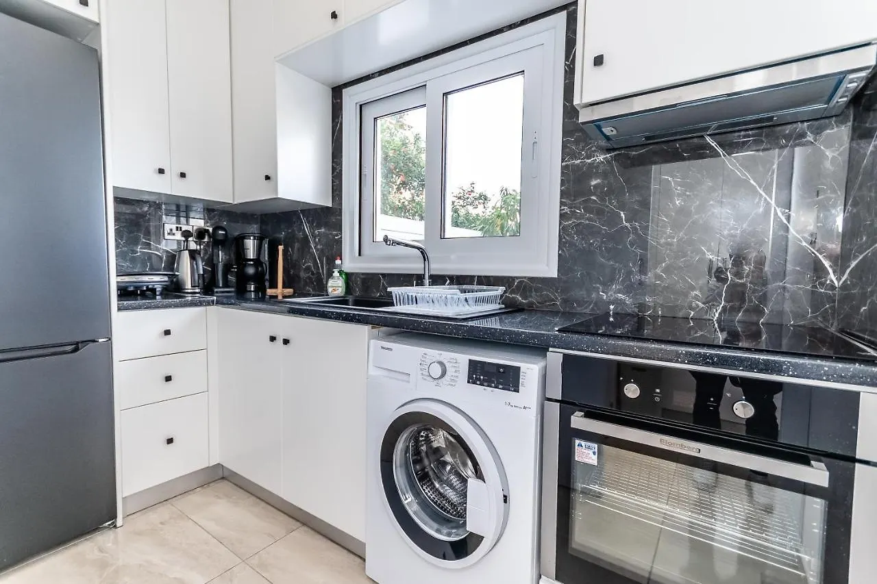 Modern Ground Floor Studio With A Beautiful Garden Larnaca Chypre
